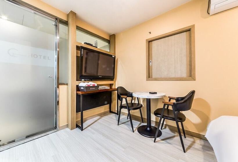 מוטל Guri C Boutique