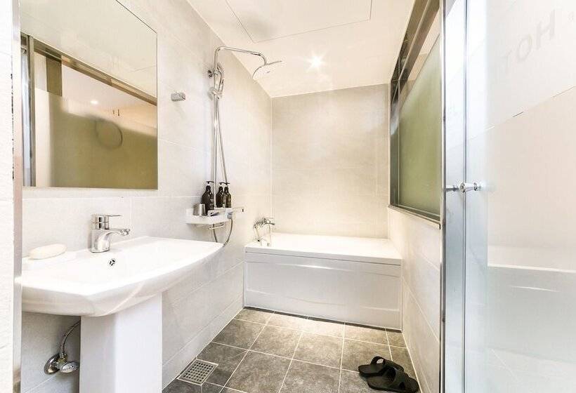 מוטל Guri C Boutique