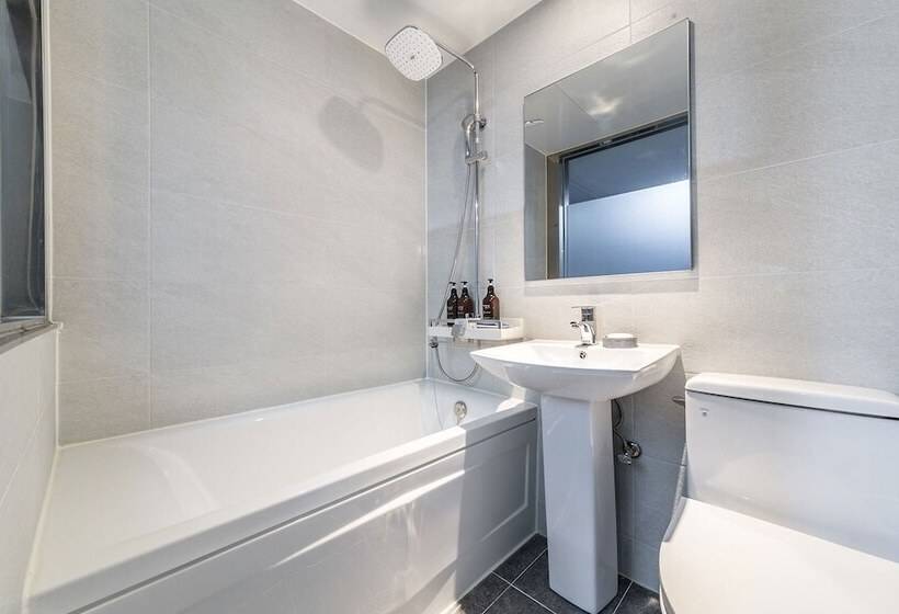 מוטל Guri C Boutique