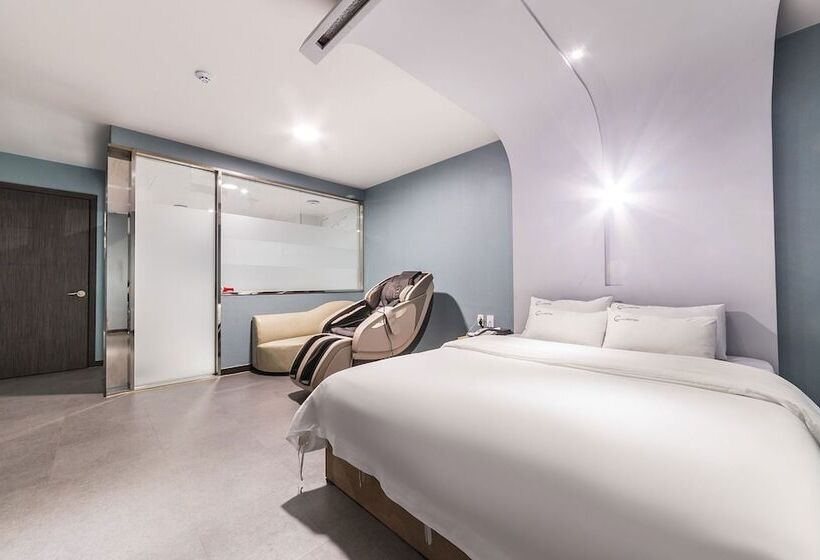 מוטל Guri C Boutique