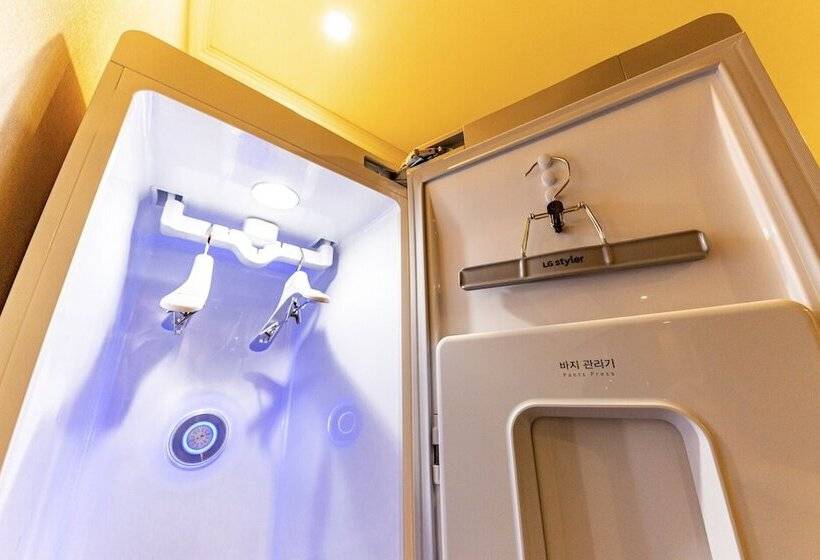 מוטל Gwangju Geumho World