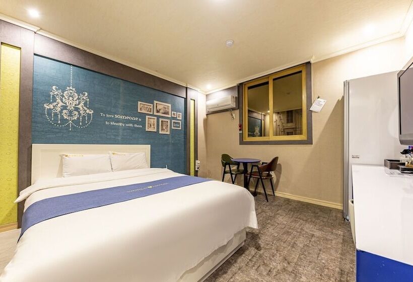 מוטל Gwangju Geumho World