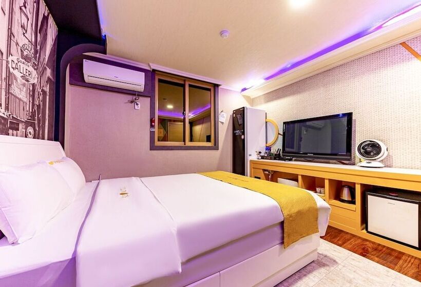 מוטל Gwangju Geumho World