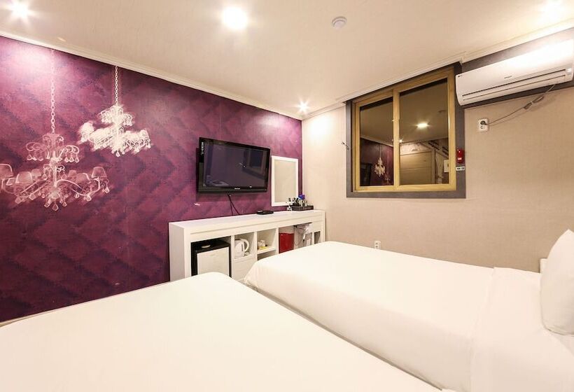 מוטל Gwangju Geumho World