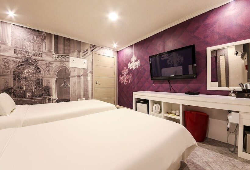 מוטל Gwangju Geumho World