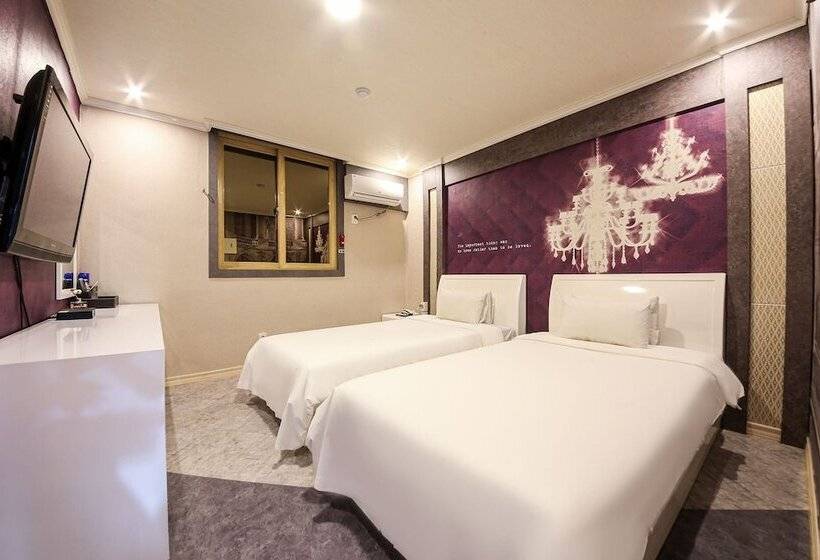 מוטל Gwangju Geumho World