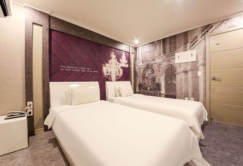 מוטל Gwangju Geumho World