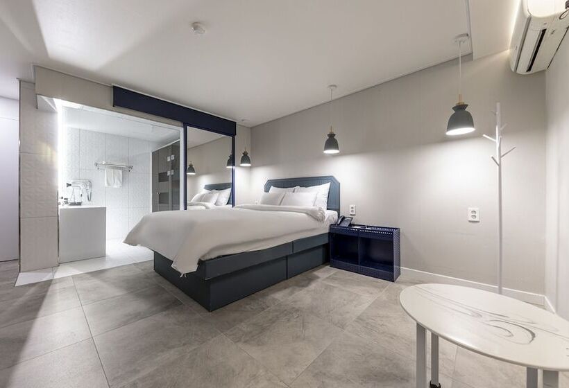 모텔 Gwangju Shinandong Ekklim