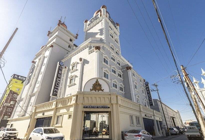 מוטל Gwangju Shinandong Ekklim