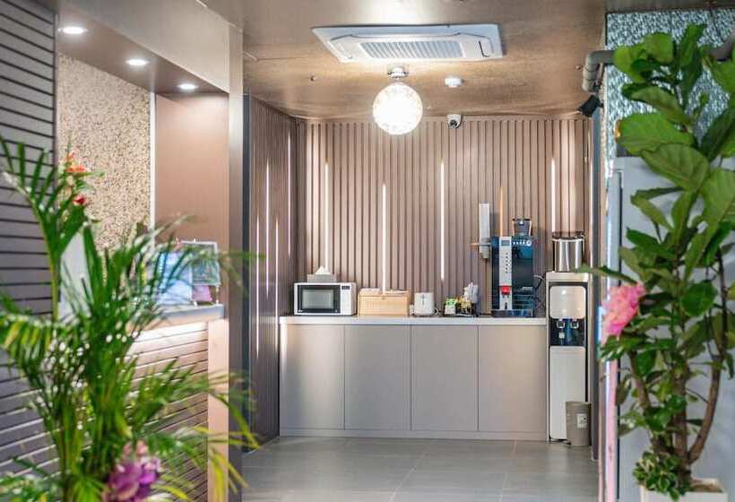 מוטל Ilsan Hwajeong June