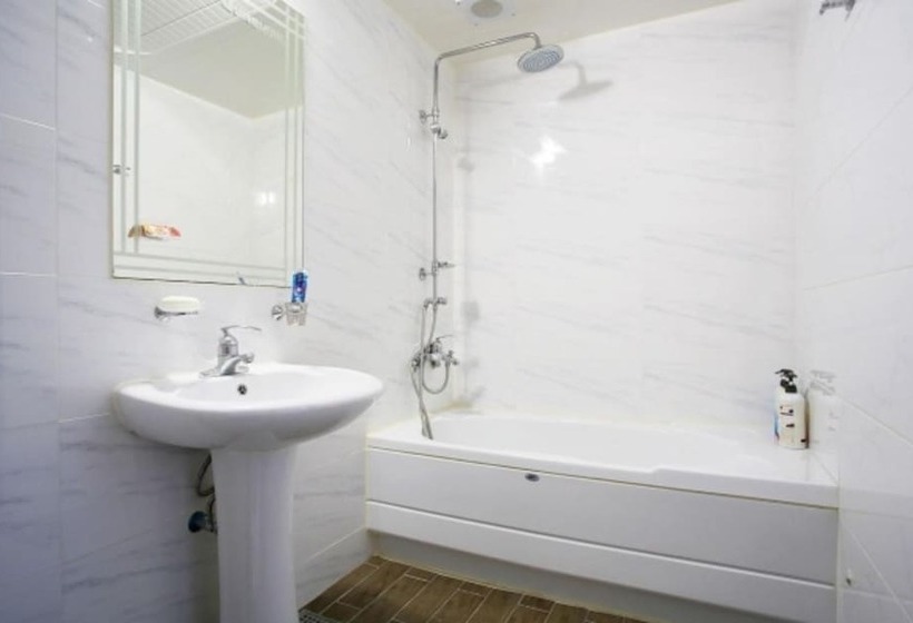 מוטל Ilsan Hwajeong June