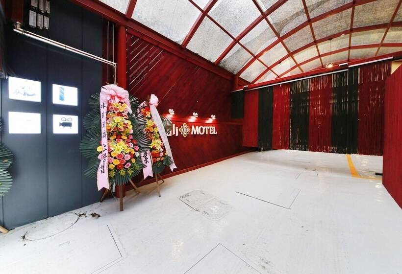 מוטל Indeokwon Bali