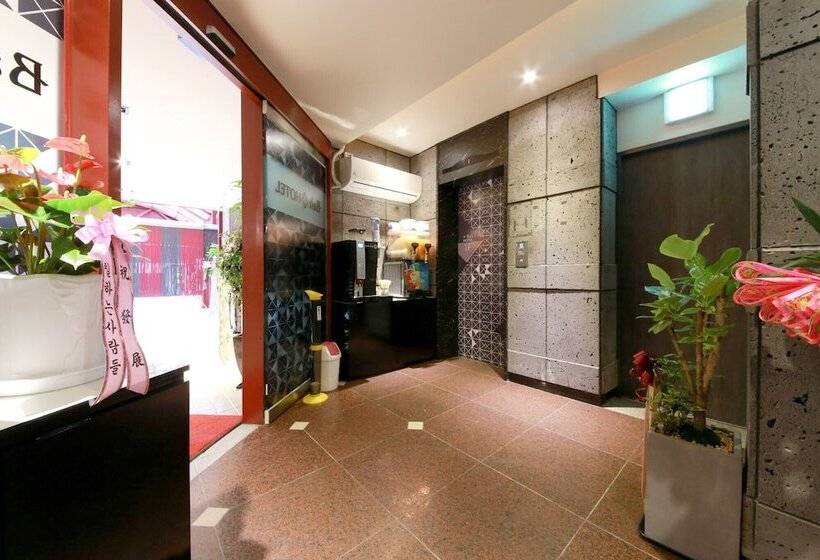 מוטל Indeokwon Bali