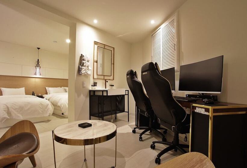 מוטל Indeokwon Ian