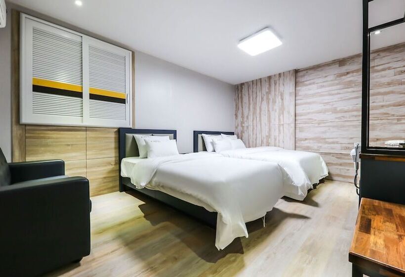 מוטל Jecheon Hotel K