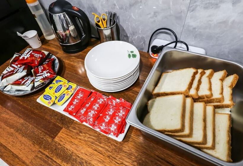 מוטל Jecheon Hotel K