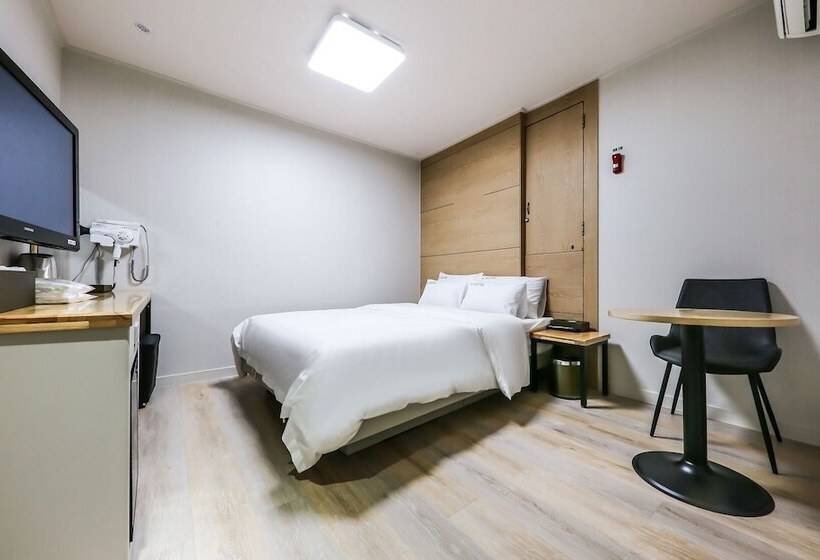 מוטל Jecheon Hotel K