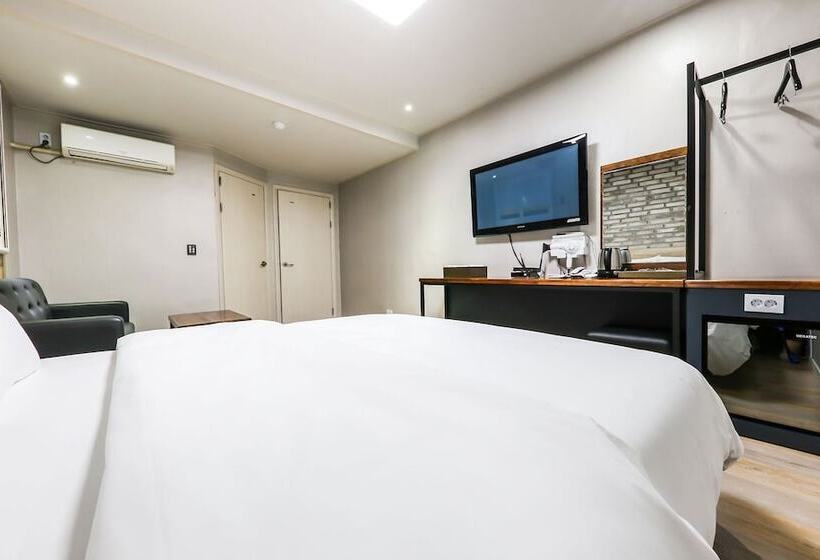 מוטל Jecheon Hotel K