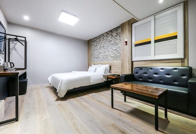 מוטל Jecheon Hotel K