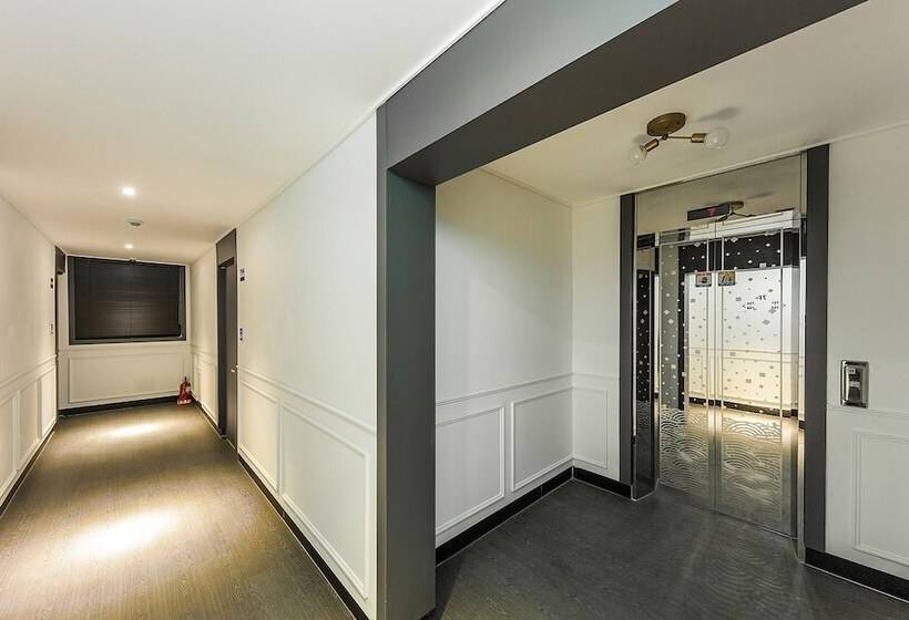 모텔 Jeongju Ochang Hotel Bom