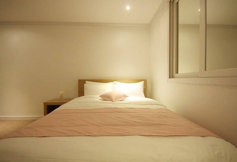 فندق على الطريق Jinju Line