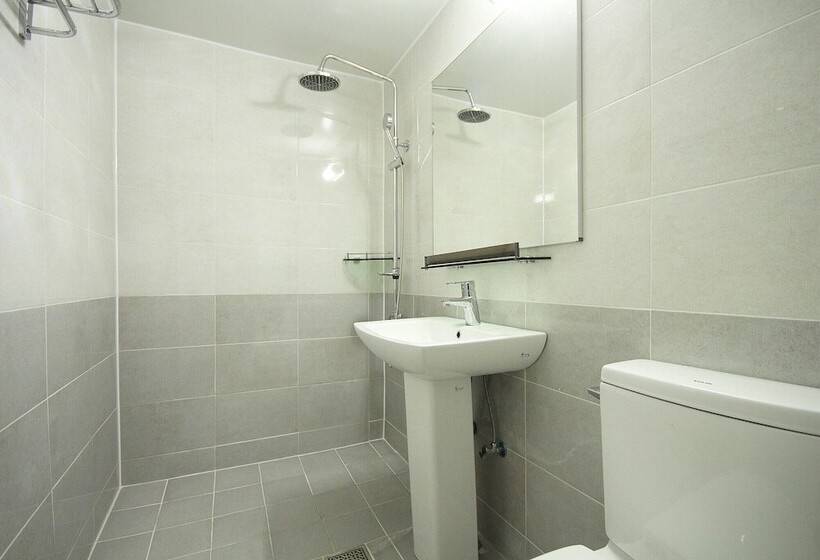 فندق على الطريق Jinju Line