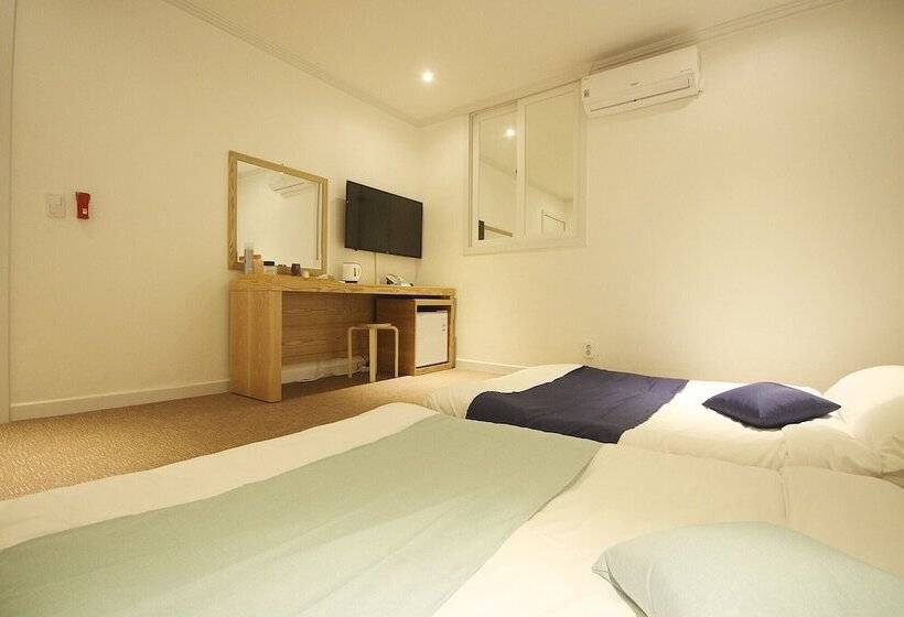 فندق على الطريق Jinju Line