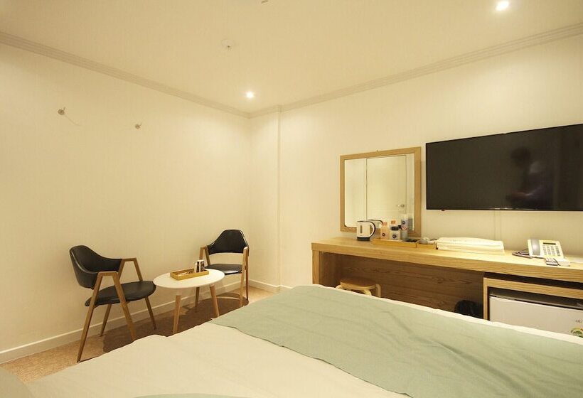 فندق على الطريق Jinju Line