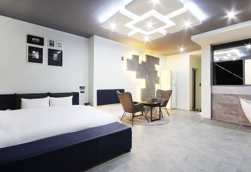 فندق على الطريق Muan Hotel The K