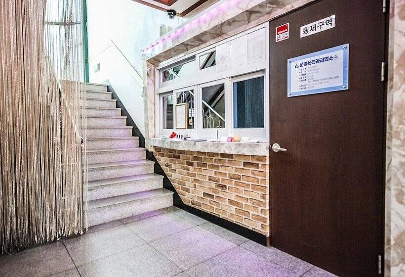 汽车旅馆  Mungyeong Oncheon