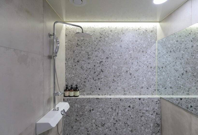 מוטל Osan The Rest