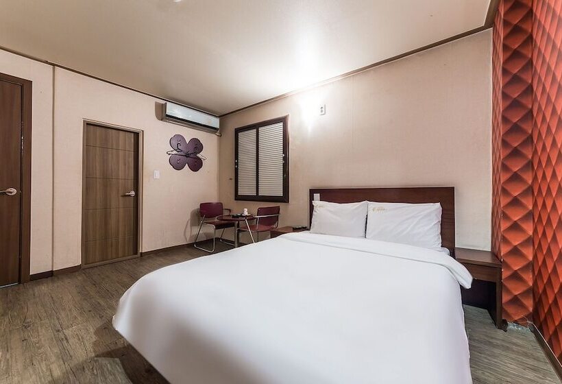 מוטל Paju Geumchon Equus