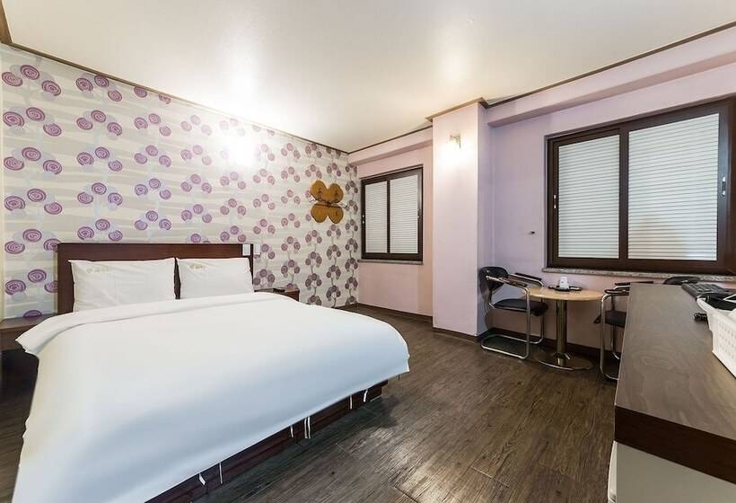 מוטל Paju Geumchon Equus