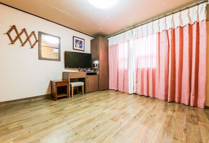 Motel Taean New World