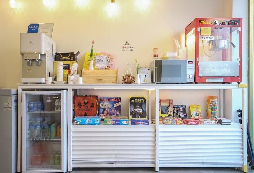 فندق على الطريق Yam