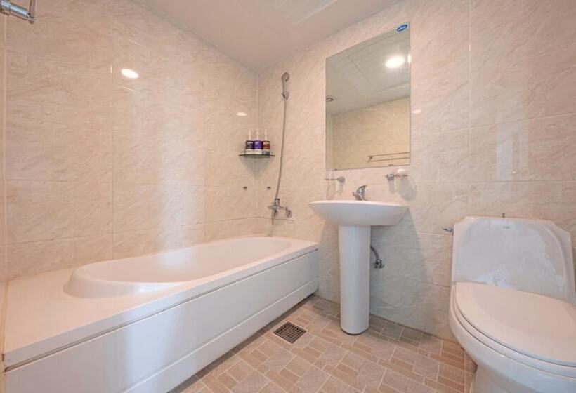 מוטל Yeongdeok View