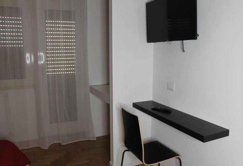 פנסיון Roma Suite Piramide