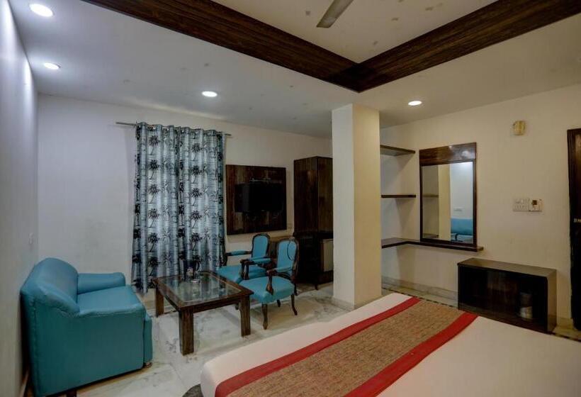 Hotel Anand Near Karol Bagh Metro Station