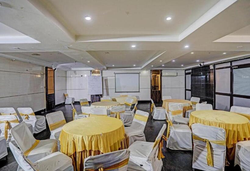 Hotel Anand Near Karol Bagh Metro Station