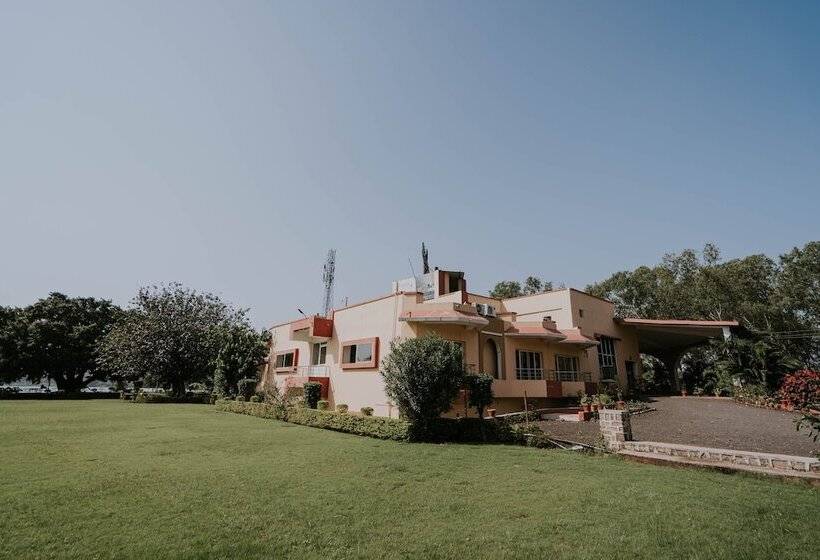 Tgi Jahaj Mahal Resort