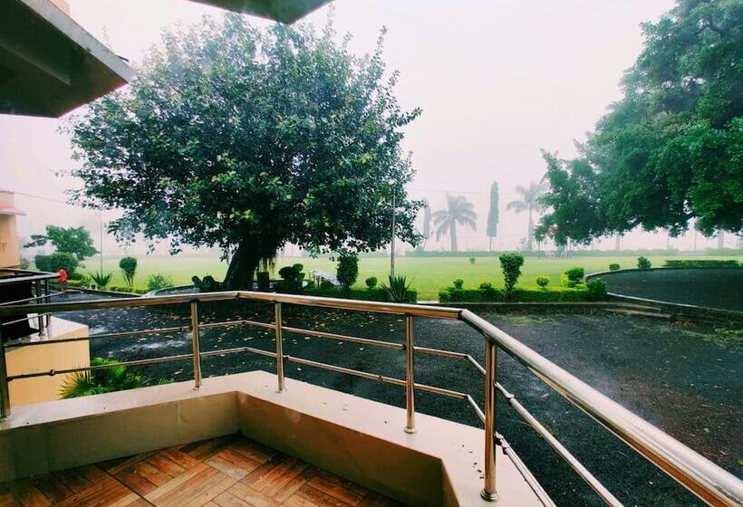 Tgi Jahaj Mahal Resort