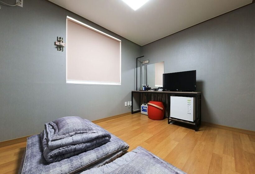 Buyeo Hongsan 3f Motel