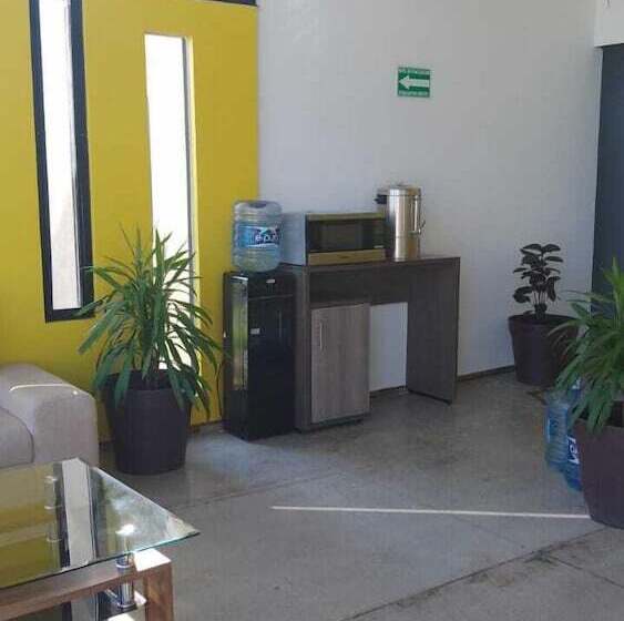 Check Inn Hostal Aeropuerto Gdl   Hostel