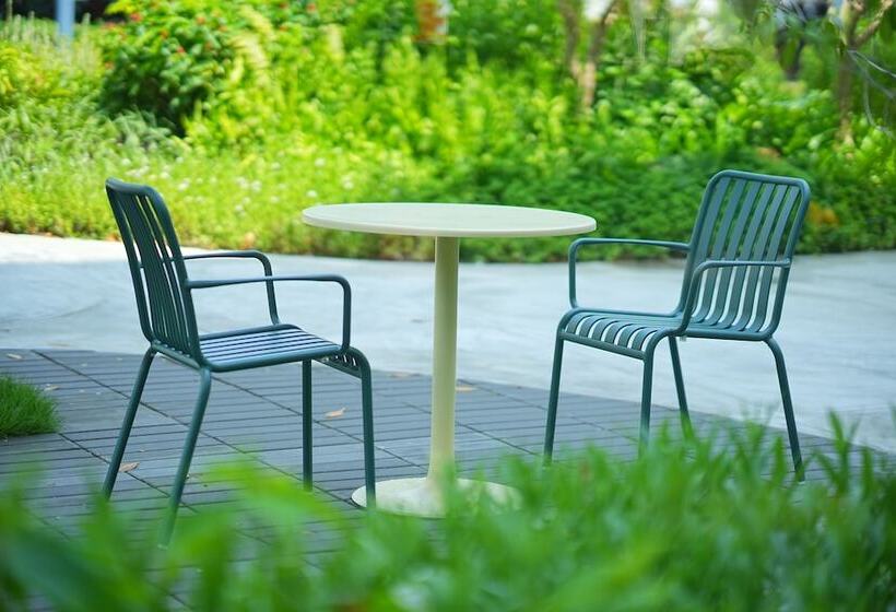 Go Hotel Ban Chang Robinson Lifestyle