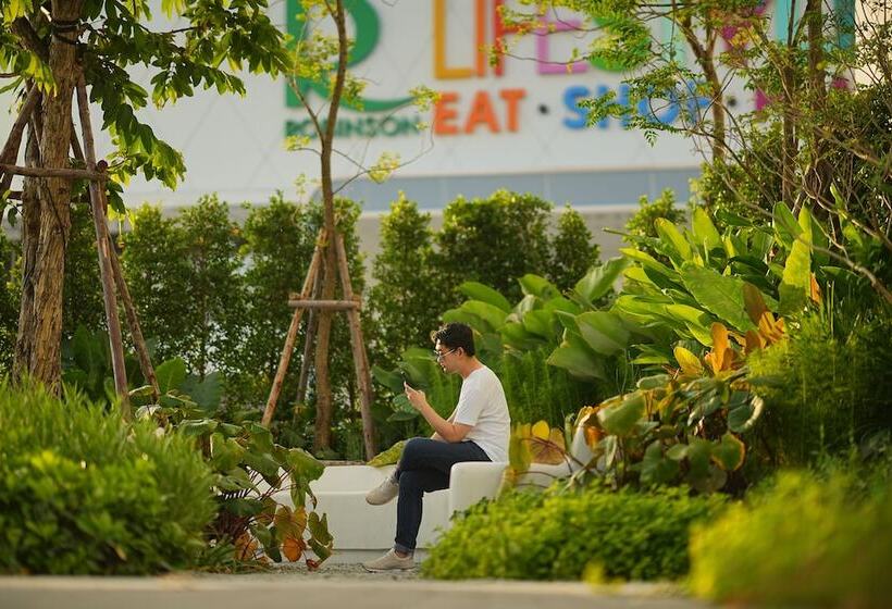 Go Hotel Ban Chang Robinson Lifestyle