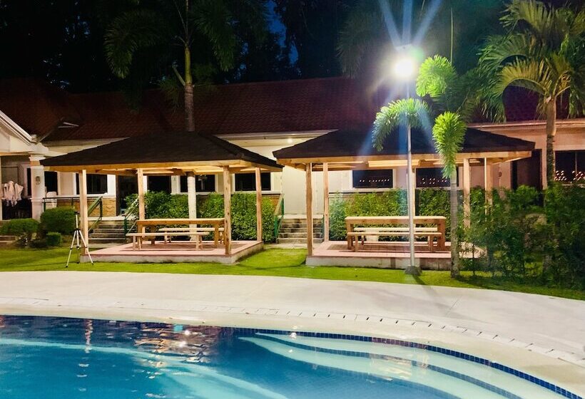 בית מלון כפרי 3 Peaks Resort & Boutique