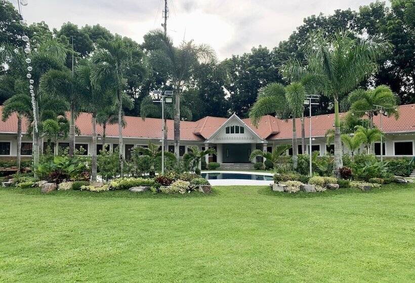 בית מלון כפרי 3 Peaks Resort & Boutique