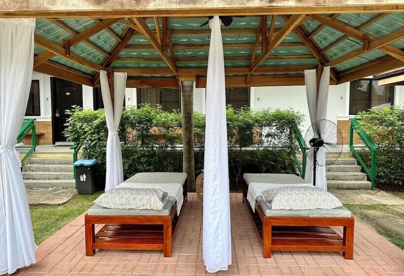 בית מלון כפרי 3 Peaks Resort & Boutique