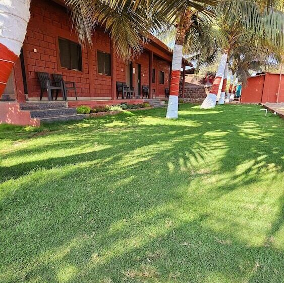 בית מלון כפרי Beach Village Resort