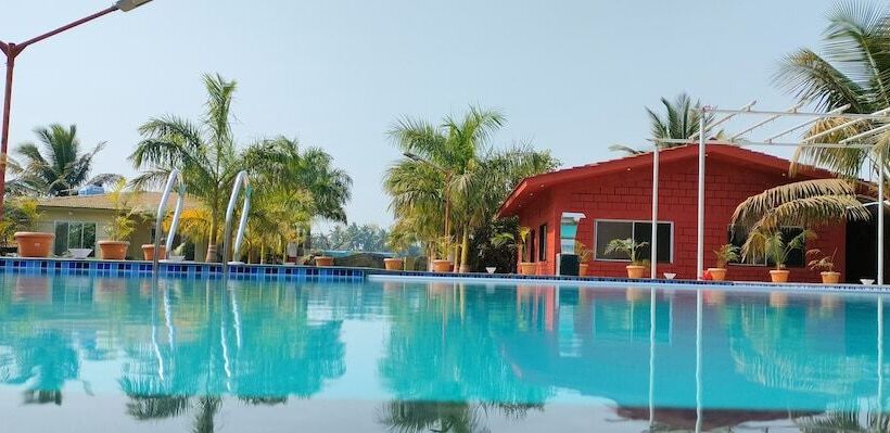 فندق Beach Village Resort